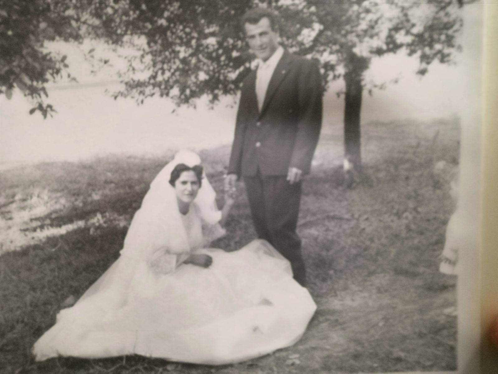 matrimoni_nellecorti - Matrimonio-30-settembre-1962-tra-Cerulli-Salvatore-e-Falco-Rosa-celebrato-nella-chiesa-S.-PIETRO-Apostolo.jpg